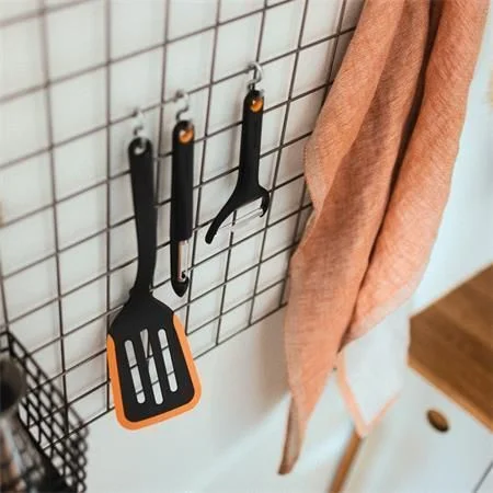 Výprodej Škrabka na zeleninu Functional Form, příčná čepel, FISKARS 1079908